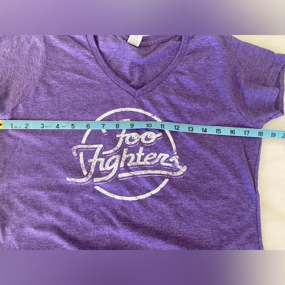 Foo Fighters concert t shirt. Broken leg tour - Picture 5 of 6